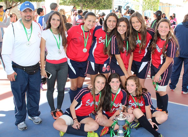 19岁新秀狂砍36+6+5,老鹰大胜雄鹿,字母哥怒摔毛巾.